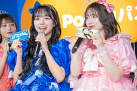 「KAWAIIチョコの渡し方」を披露するCUTIE STREETの増田彩乃と桜庭遥花。