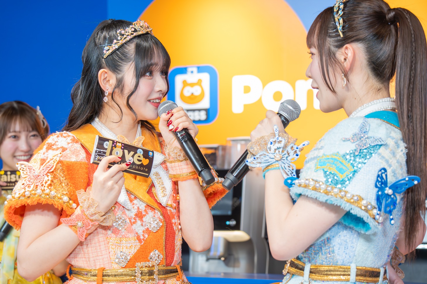 「ぽんぽん」というワードだけで会話をするFRUITS ZIPPERの鎮西寿々歌と真中まな。