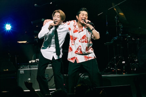 左から村上信五(SUPER EIGHT)、増子直純(怒髪天)。(撮影:新保勇樹)