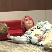 佐久間大介が猫をマッサージ、繊細なテクにスタジオから「マザー・佐久間」「これぞスーパーアイドル」