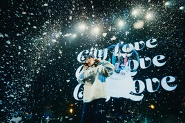 Kvi Babaがファン=家族と愛を確かめ合った夜、ラッパーとしてさらなる挑戦を宣言