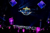 「ビビデバ」を披露する星街すいせい。（Photo by Takashi Konuma）