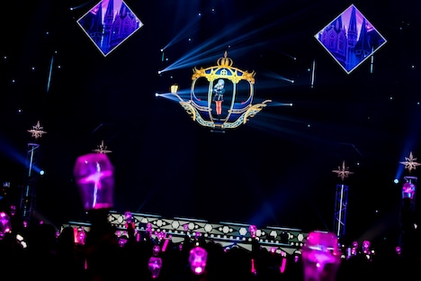 「ビビデバ」を披露する星街すいせい。（Photo by Takashi Konuma）