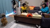 左から松村北斗(SixTONES)、愛(ヨネダ2000)。©日本テレビ