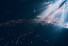 ASIAN KUNG-FU GENERATIONのライブの様子。