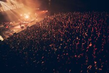 ASIAN KUNG-FU GENERATIONのライブの様子。