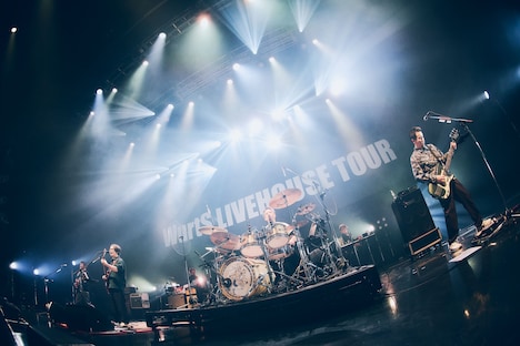 ASIAN KUNG-FU GENERATIONのライブの様子。