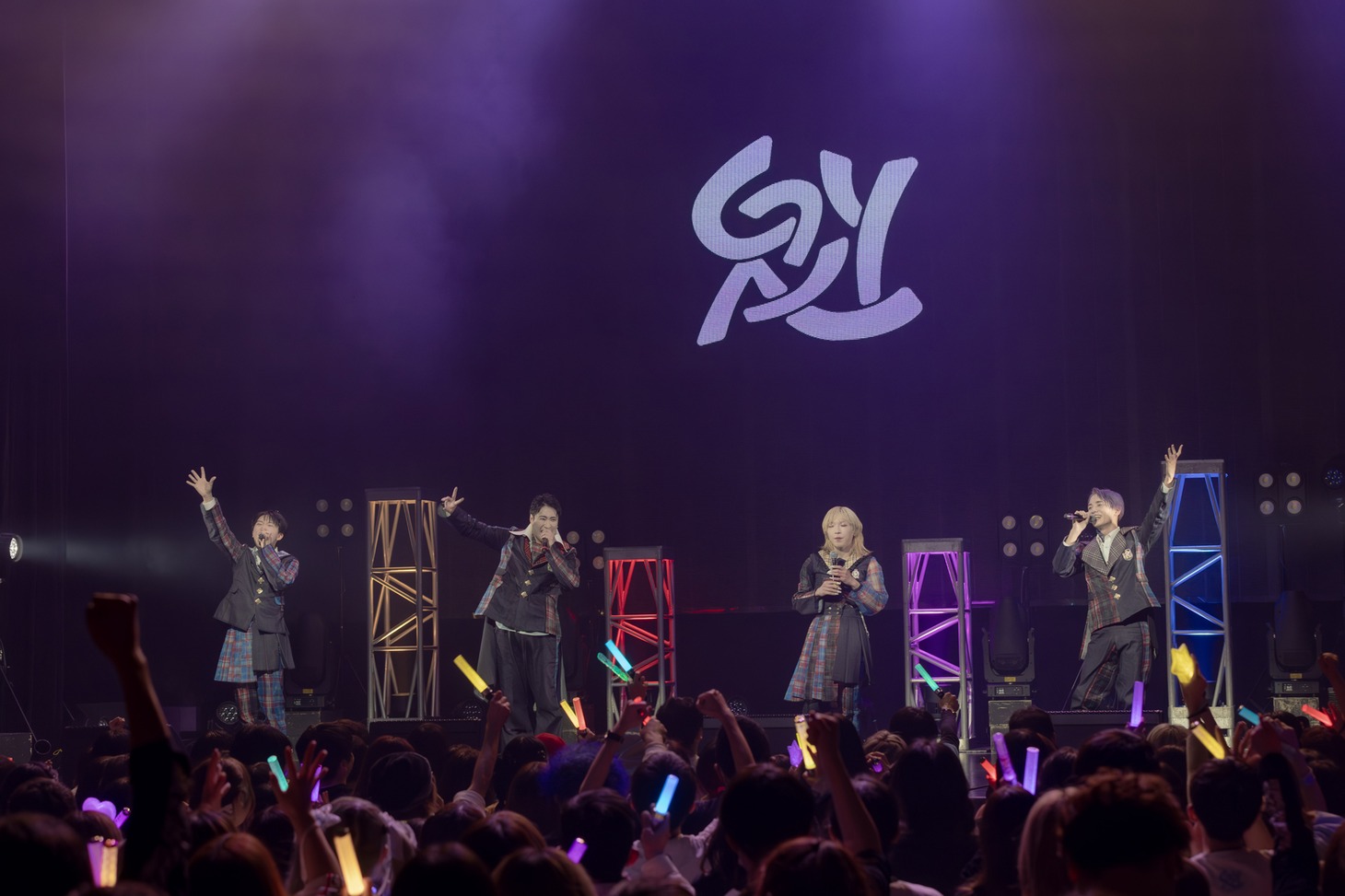 二丁目の魁カミングアウト「ワンマンライブ in Zepp Shinjuku 『これがアイドルだ』」の様子。（撮影：小林公士）