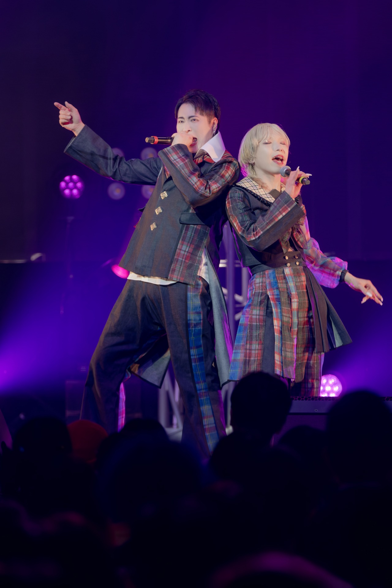 左からミキティー本物、ぺいにゃむにゃむ。（撮影：小林公士）