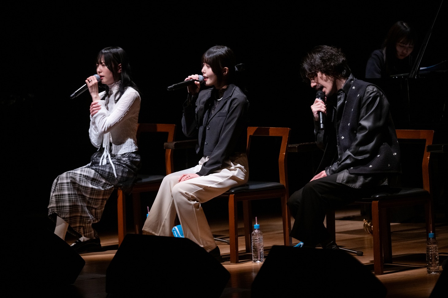 左から清真尋、清さきな、清竜人。
