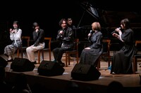 リラックスしてトークする清 竜人25。