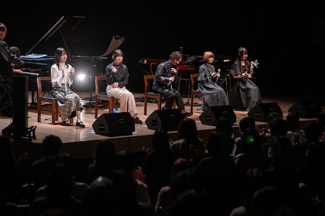 清 竜人25「KIYOSHI RYUJIN25 Acoustic Live」の様子。