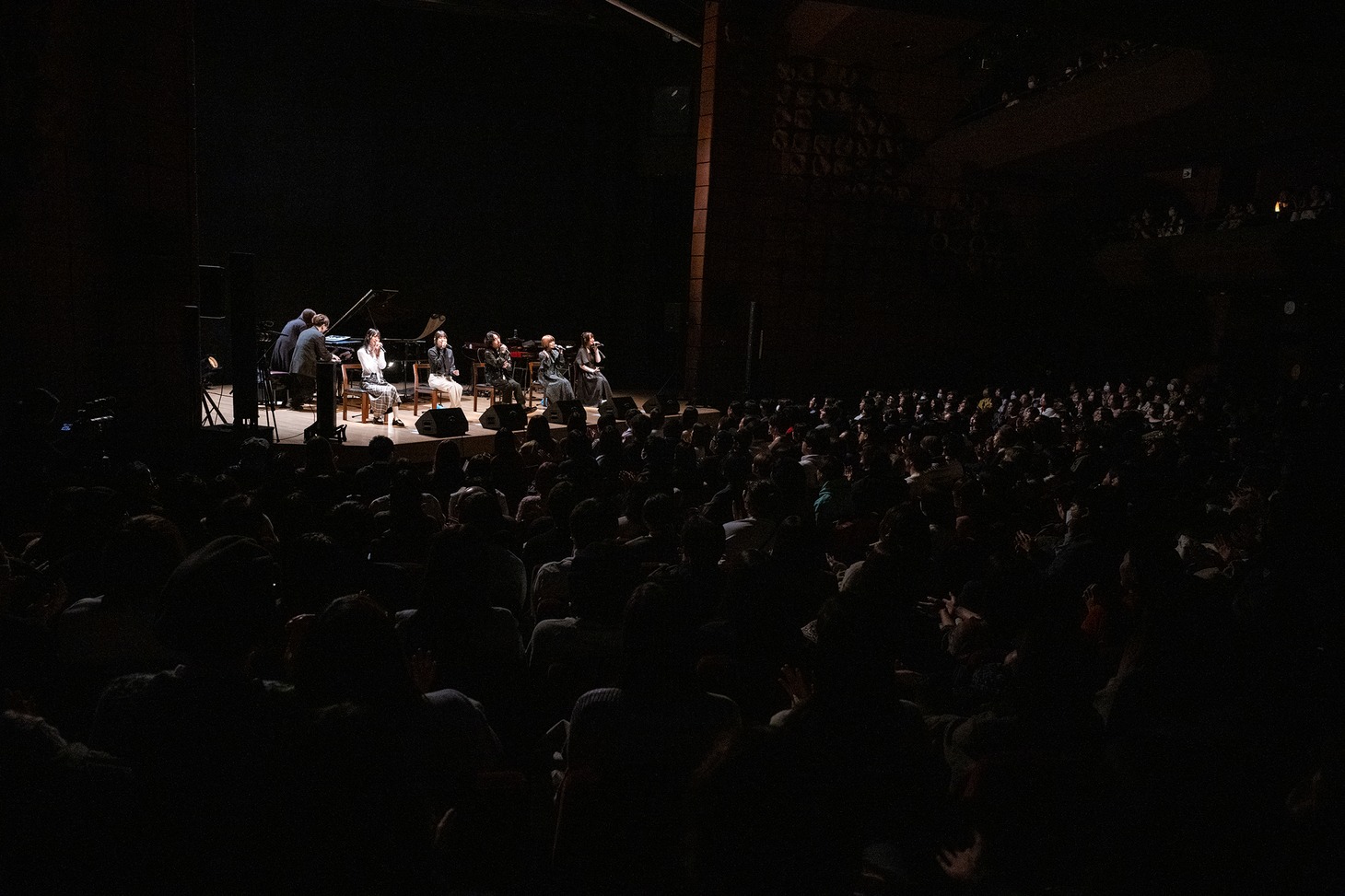 清 竜人25「KIYOSHI RYUJIN25 Acoustic Live」の様子。