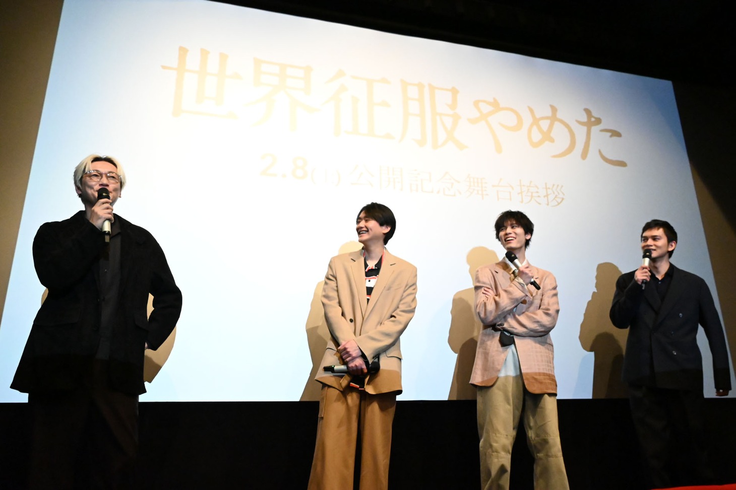 舞台挨拶の様子。