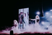 「KUUGA」の楽曲を披露するTohjiとLoota。（Photo by Jun Yokoyama）