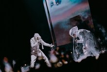 「KUUGA」の楽曲を披露するTohjiとLoota。（Photo by Jun Yokoyama）