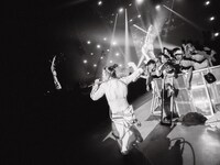 「TEENAGE VIBE」で客席を駆け巡るTohji。（Photo by Jun Yokoyama）