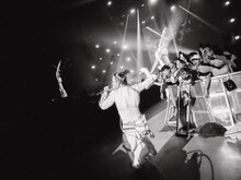 「TEENAGE VIBE」で客席を駆け巡るTohji。（Photo by Jun Yokoyama）