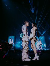 TohjiとElle Teresa。（Photo by Jun Yokoyama）