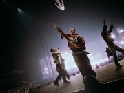 Fuji Taitoを迎えたTohji。(Photo by Jun Yokoyama)