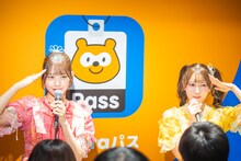 トークショーを行うSWEET STEADYの白石まゆみと山内咲奈。