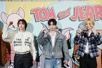 ことあるごとにポーズを決めるSUNGHO、JAEHYUN、LEEHAN。