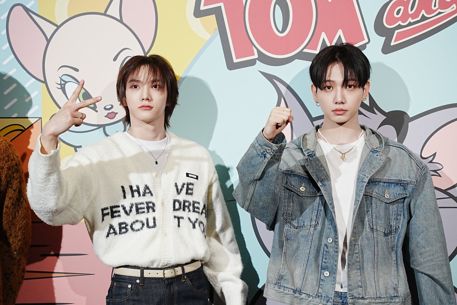 ガッツポーズのSUNGHOとJAEHYUN。