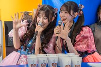 「びびことの愛、届け！」という“魔法”をカフェラテにかけるCANDY TUNEの村川緋杏と立花琴未。