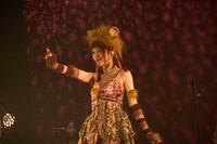 アイナ・ジ・エンド「ハリネズミスマイル」東京公演の様子。（Photo by Takao Iwasawa）