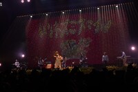 アイナ・ジ・エンド「ハリネズミスマイル」東京公演の様子。（Photo by Takao Iwasawa）