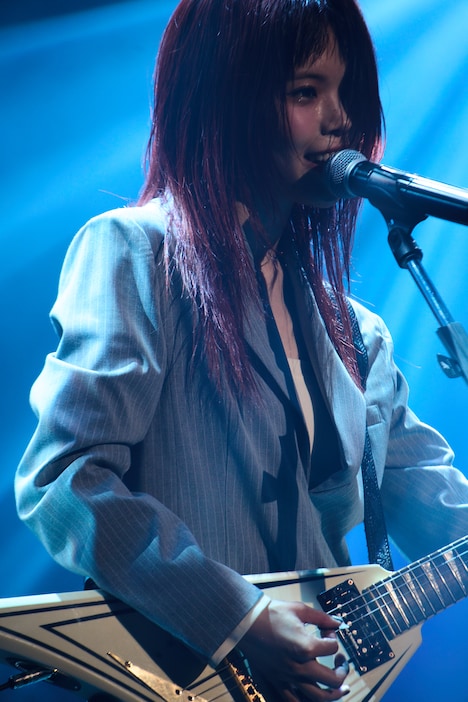 アイナ・ジ・エンド「ハリネズミスマイル」東京公演の様子。(Photo by Takao Iwasawa)