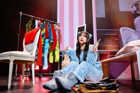 「Batabata Morning」を歌う愛来。(撮影:木村泰之)