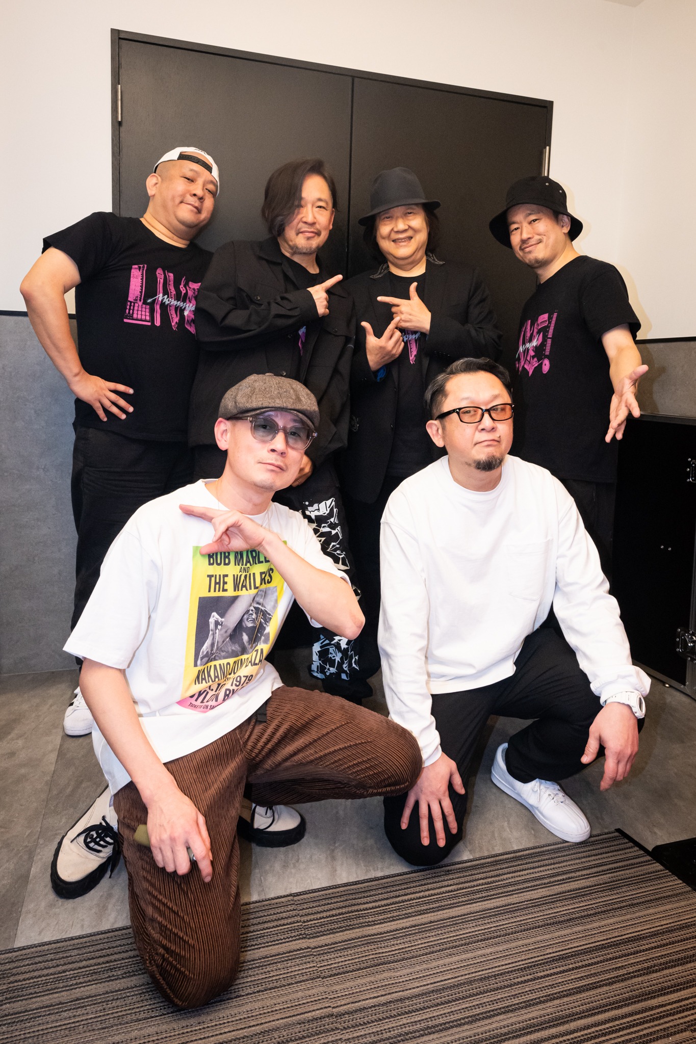 出演者たちによる記念写真。（撮影：伊東祐太）