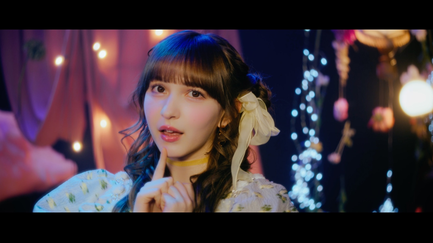 FRUITS ZIPPER「好き、お願い」MVより。