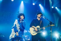 左からano、TK from 凛として時雨。（撮影：横山マサト）