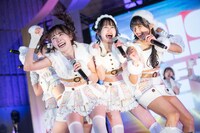 左から鶴見萌、中村朱里、清水理子。