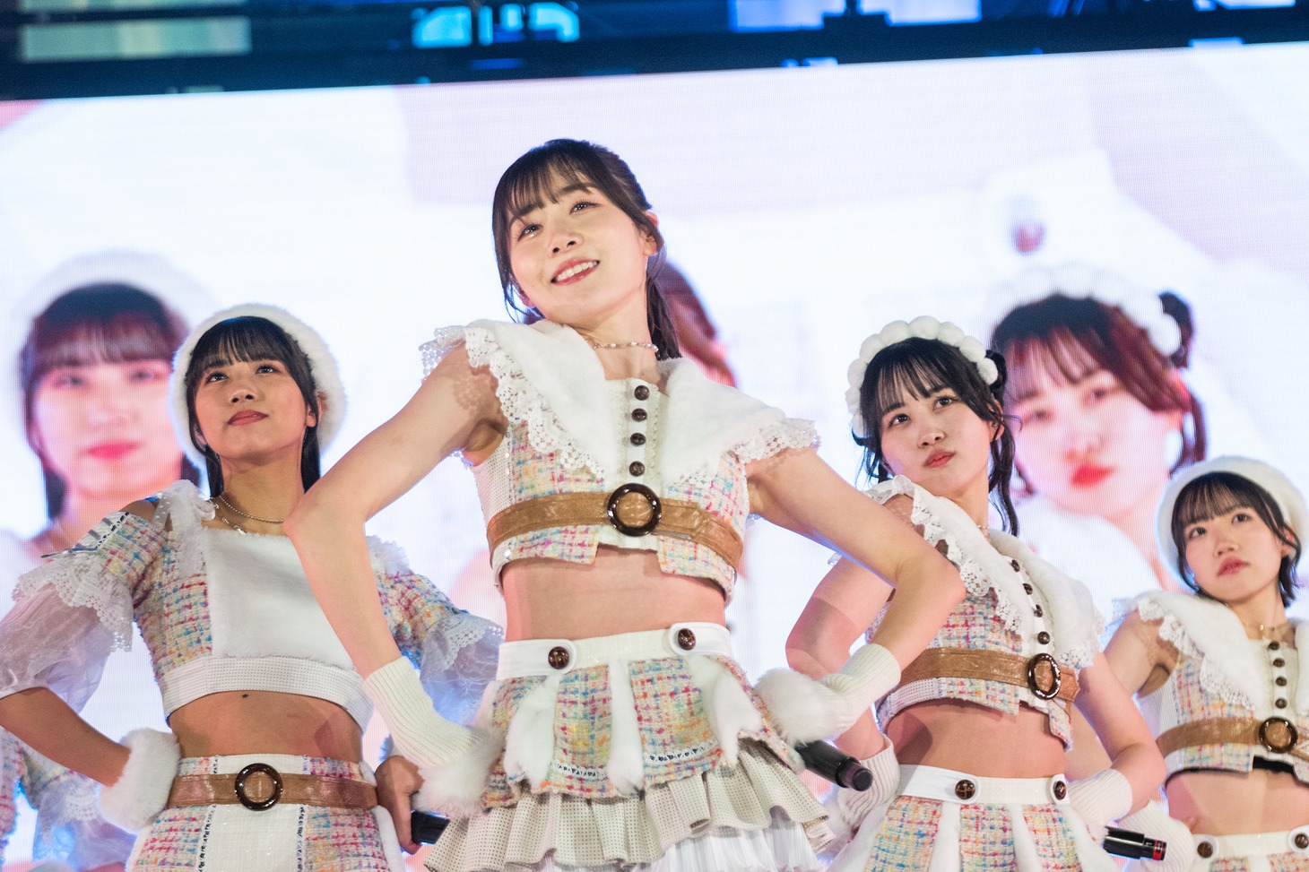 左から清水理子、鶴見萌、中村朱里。