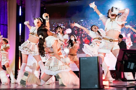 咆哮する鶴見萌。