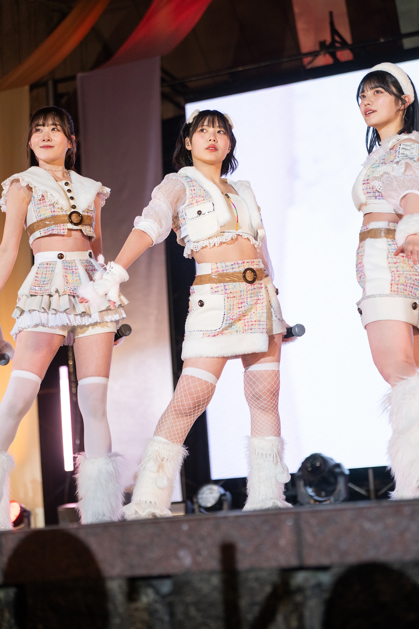左から鶴見萌、中村朱里、石浜芽衣。