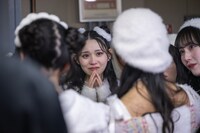 別れを惜しむ虹コンメンバー。