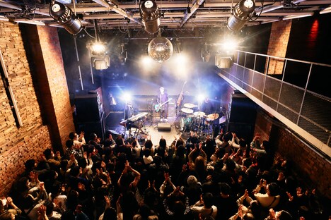 fox capture plan「"DEEPER" Release KICK OFF LIVE」の様子。（撮影：山崎玲士）