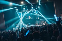 「yosugala band set oneman『progress the night -LINE CUBE SHIBUYA-』」の様子。（撮影：真島洸）