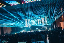 「yosugala band set oneman『progress the night -LINE CUBE SHIBUYA-』」の様子。（撮影：真島洸）