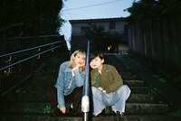 1stアルバム「chelmico」発表時の2人。