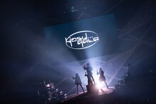 ステージに登場したyosugala。（撮影：Masayo）