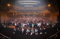 アンコールで記念撮影するyosugala。（撮影：Masayo）