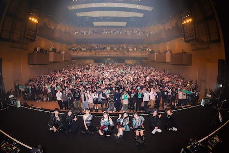 アンコールで記念撮影するyosugala。（撮影：Masayo）