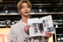 ルーチェと撮ったお気に入りの1枚について語る吉澤要人（原因は自分にある。）。