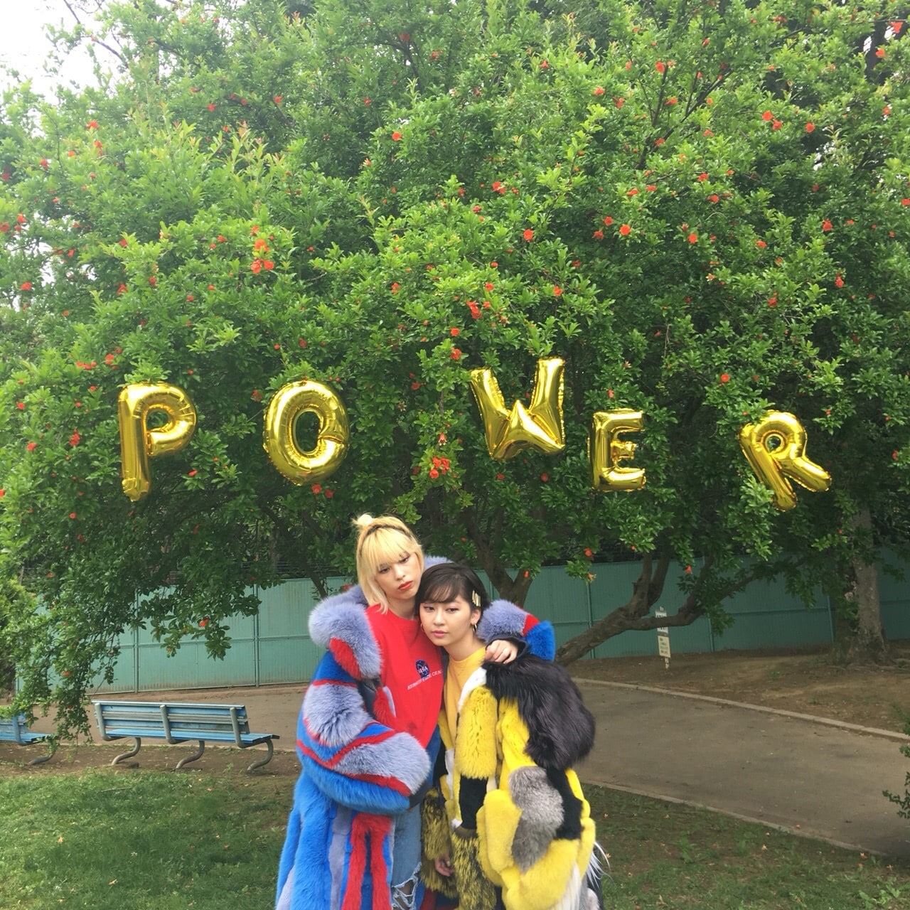 メジャーデビューアルバム「POWER」ジャケット撮影時のオフショット。