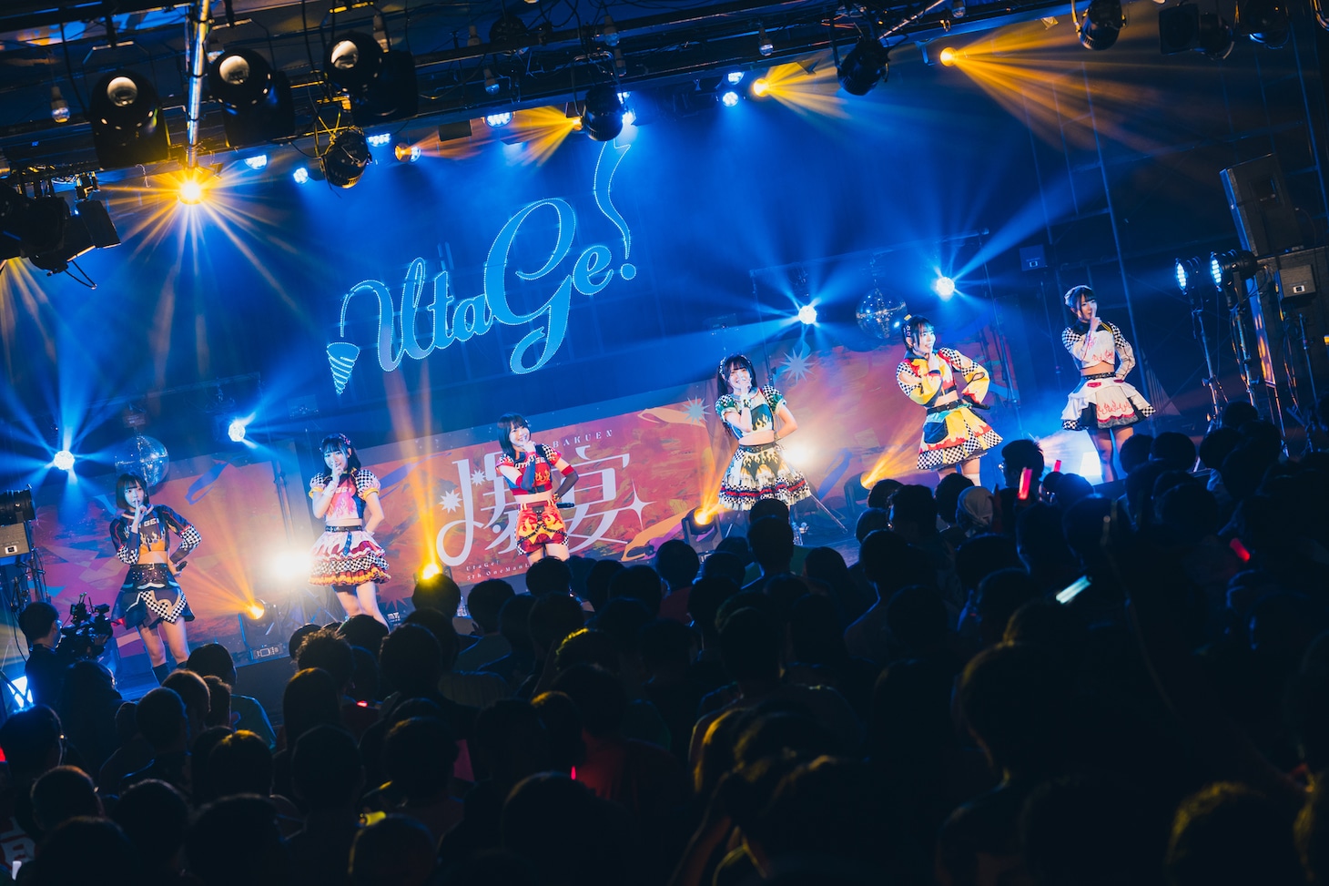 「UtaGe! 5th OneManLive『爆宴』」の様子。（撮影：真島洸）